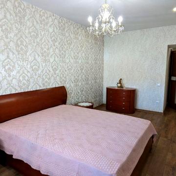 Студентська вул., 32