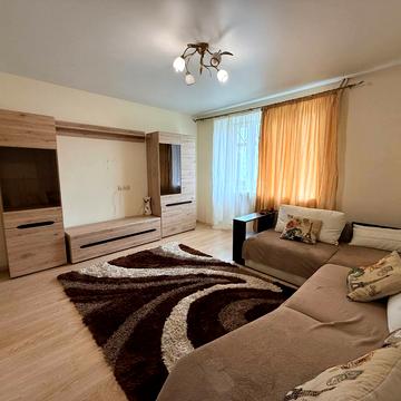 Зарічанська вул., 32