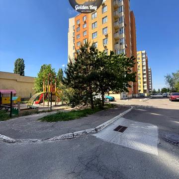 Виставкова вул., 24