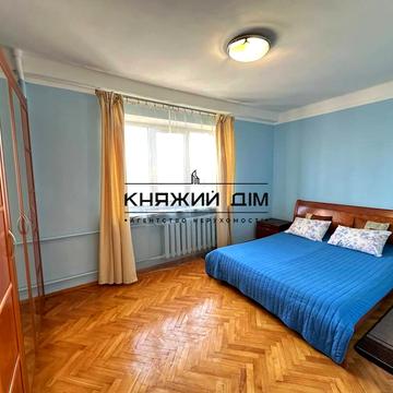 Євгена Коновальця вул. (Щорса), 33