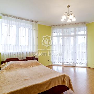 Петра Дорошенка вул., 9