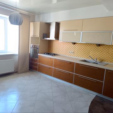 Парусна вул. (Героїв Сталінграду), 1г