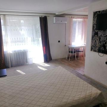 Володимира Мономаха вул. (Московська), 27