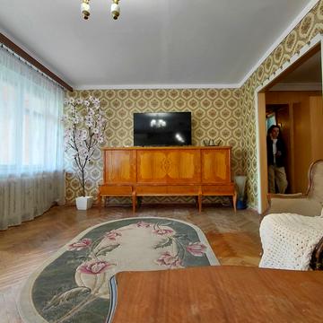 Академіка Янгеля вул., 4