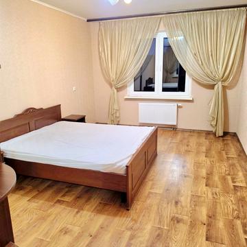 Академіка Глушкова просп., 9-Є
