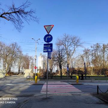 Івана Мазепи вул. (Січневого Повстання), 4/6