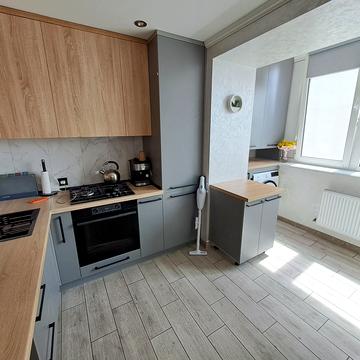 Тролейбусна вул., 5Б