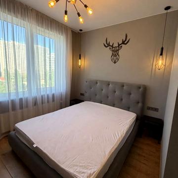 Літературна вул., 8