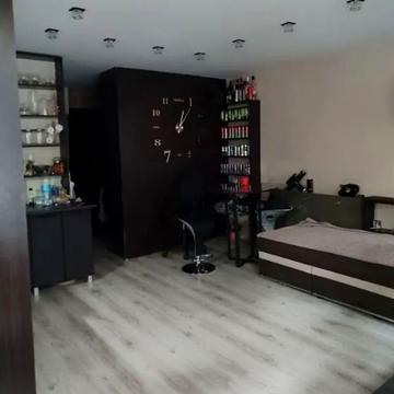Ніжинська вул., 1