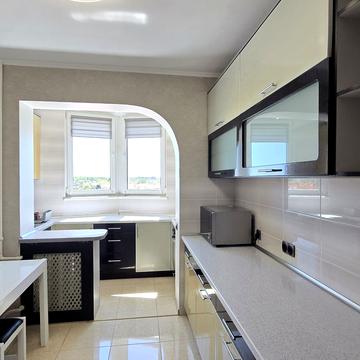 Академіка Корольова вул., 90б