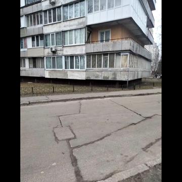 Академіка Булаховського вул., 30