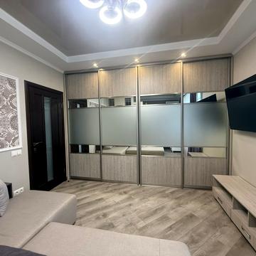 Петрівська вул., 11
