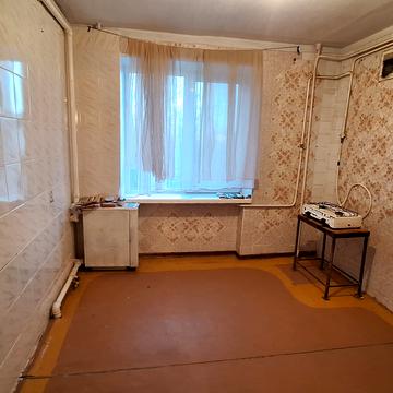 Станційна вул., 4