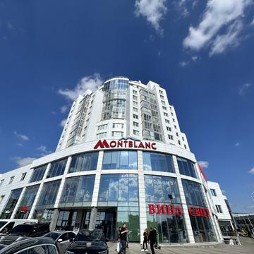 Степана Бандери вул., (Будинок 1)