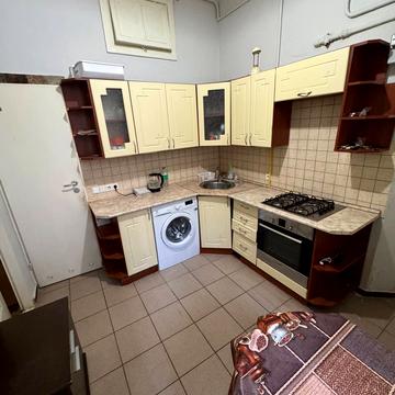 Степана Бандери вул. (), 18