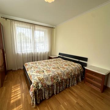 Каменярів вул., 10