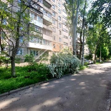 Космонавтів вул., 27