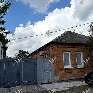 Хуторянська вул., 11