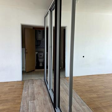 Метробудівська вул., 12