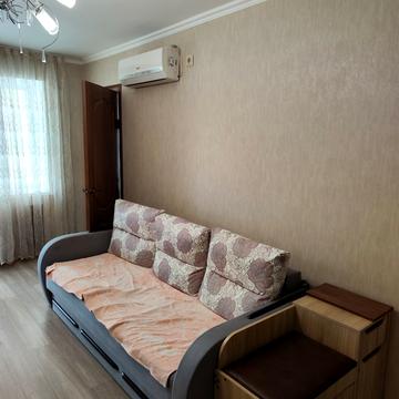 Радистів вул., 4