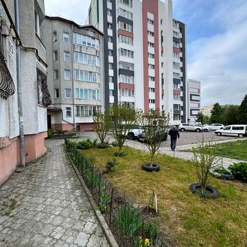 Кирила Трильовського вул., 25