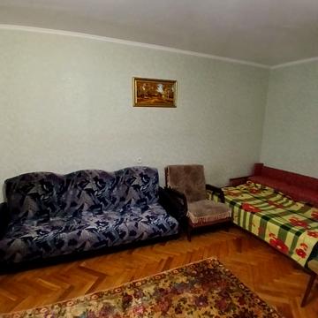 Сонячна вул., 8