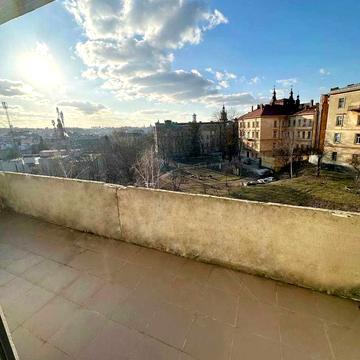 Тараса Бобанича "Хаммера" вул., 4