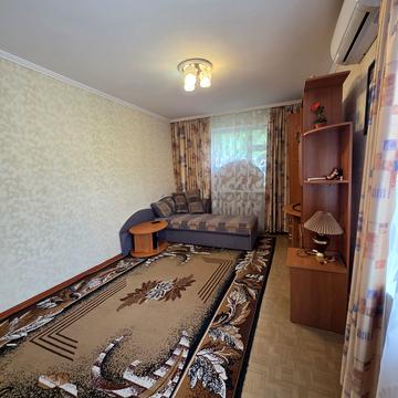 Космонавтів вул., 74