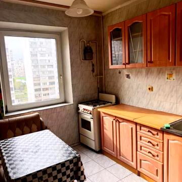 Вишняківська вул., 8
