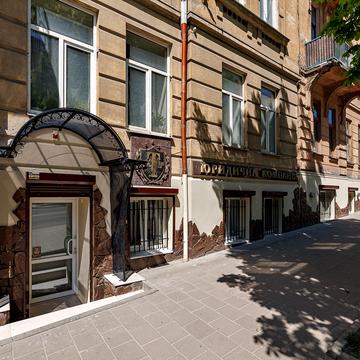 Максима Кривоноса вул., 25