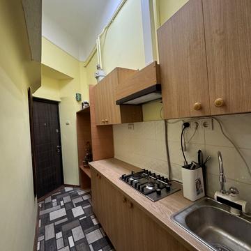Богдана Хмельницького вул., 50