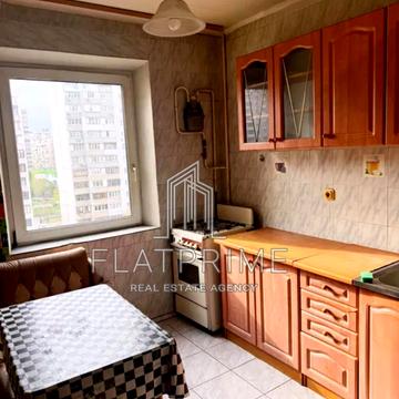 Вишняківська вул., 8