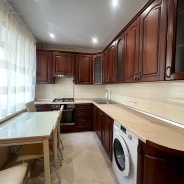 Литовська вул., 77