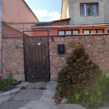 Патріотів вул., 54