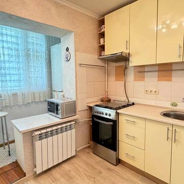 Деміївська вул., 35