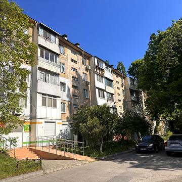 Небесної Сотні просп. (Маршала Жукова), 5