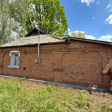 Космонавтів вул., 5