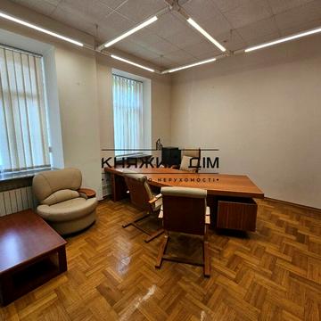 Генерала Генадія Воробйова вул. (Курська), 3
