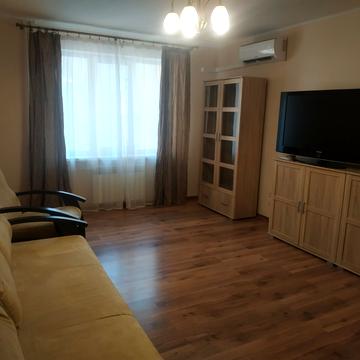Дарницький бульв., 12