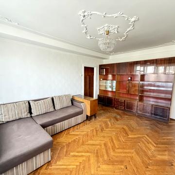 Кловський узвіз, 24