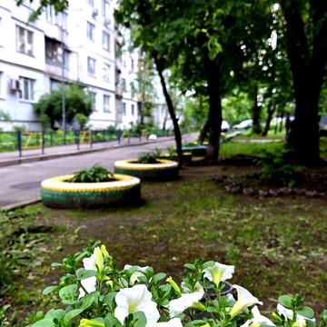 Полярна вул., 3