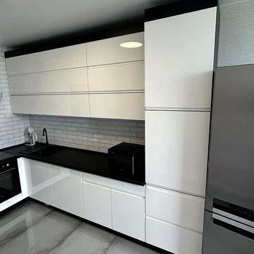Миколи Гулака вул., 4