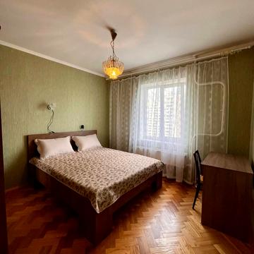 Срібнокільська вул., 8