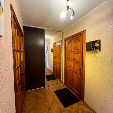 Андрія Мельника вул., 2