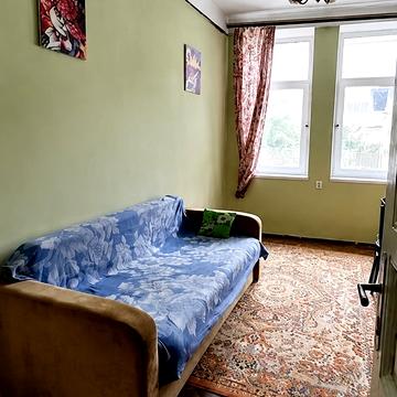 Омеляна Пріцака вул., 2
