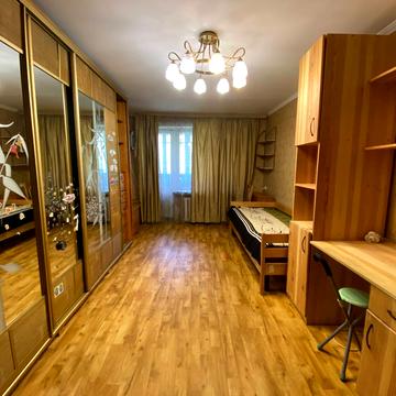 Олександра Поля просп. (Кірова), 10/12