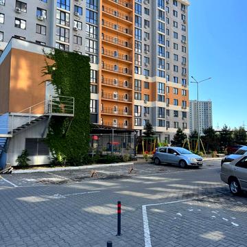 Полковника Гуляєва просп. (Маршала Жукова), 111
