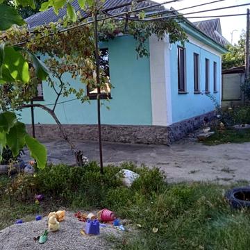 Володимира Антоновича вул., 8