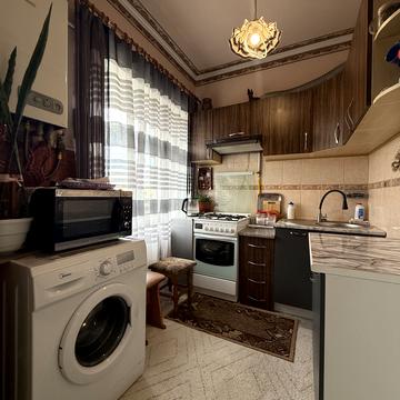 Мирогощанська вул., 4