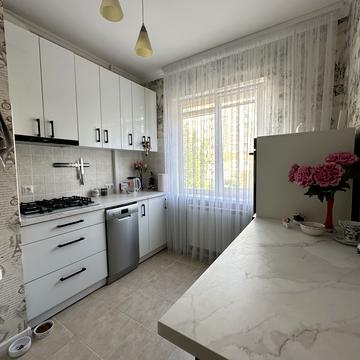 Зенітного Полку вул., 83